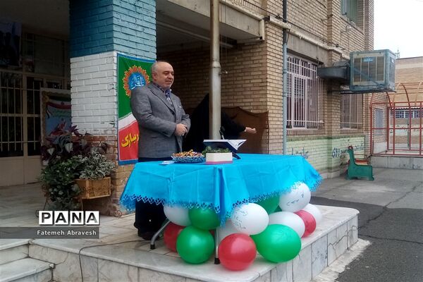 مراسم نواختن زنگ انقلاب در دبیرستان نمونه دولتی مطهره منطقه ۱۴