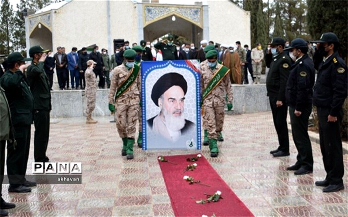 آیین استقبال نمادین از ورود امام خمینی به میهن اسلامی در بهاباد برگزار شد