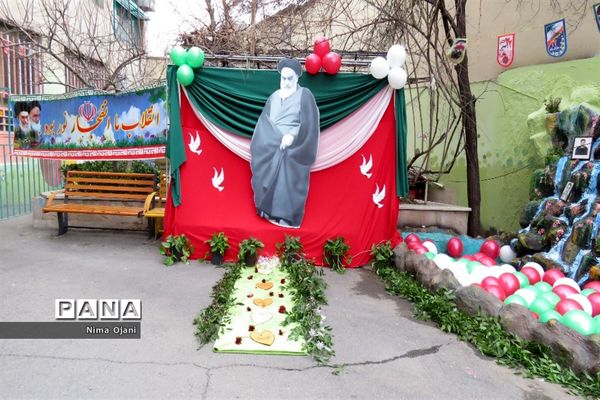 نواخته شدن زنگ انقلاب در منطقه 8