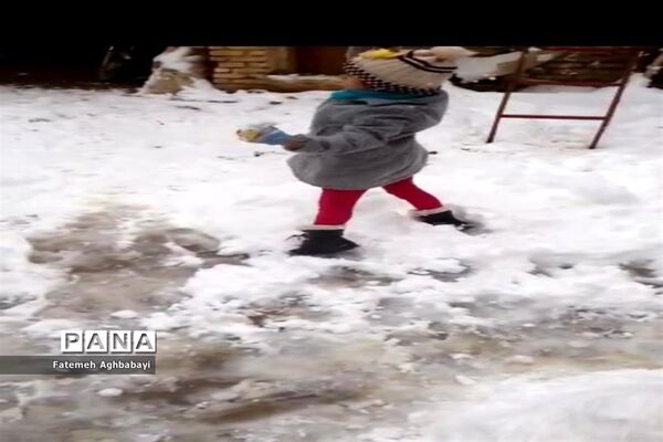 روز دل انگیز برفی درمنظریه شهرکرد