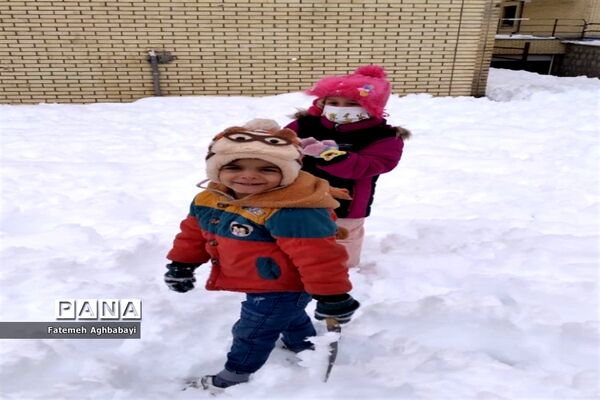روز دل انگیز برفی درمنظریه شهرکرد