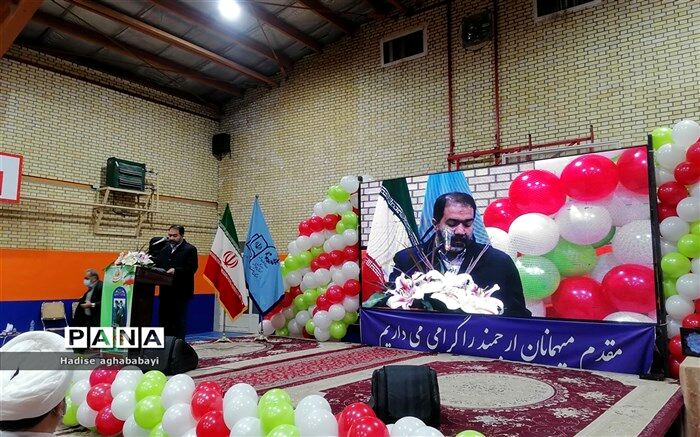 گلبانگ زنگ انقلاب‌اسلامی  طنین‌انداز شد