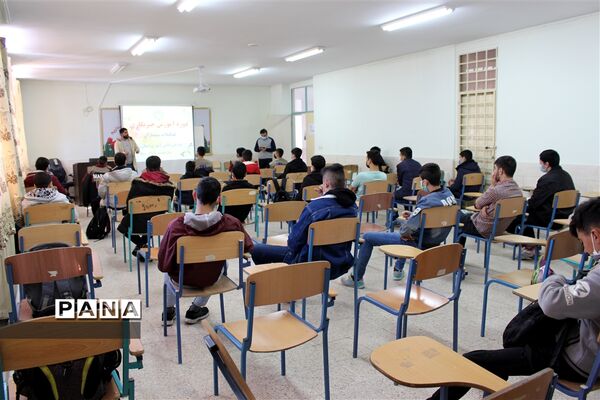 آموزش خبرنگاری دانش‌آموزان پسر زنجان