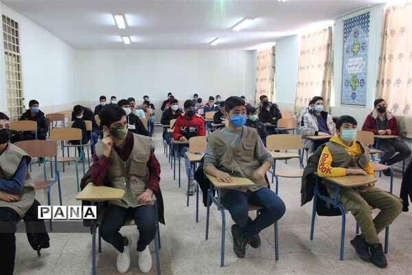 آموزش خبرنگاری دانش‌آموزان پسر زنجان