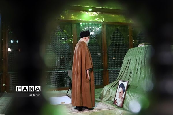 حضور در مرقد مطهر امام راحل و گلزار شهدای بهشت زهرا