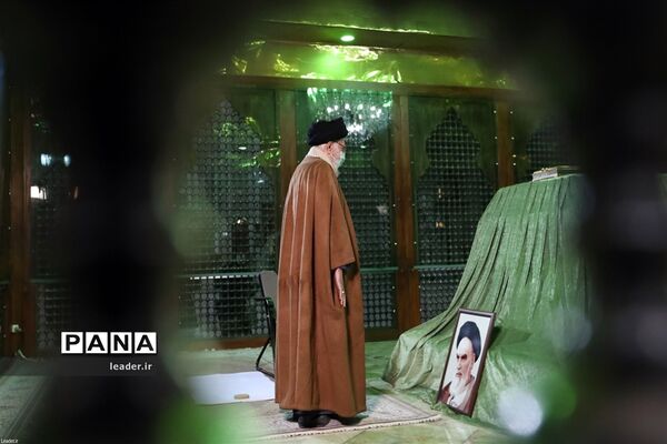حضور در مرقد مطهر امام راحل و گلزار شهدای بهشت زهرا