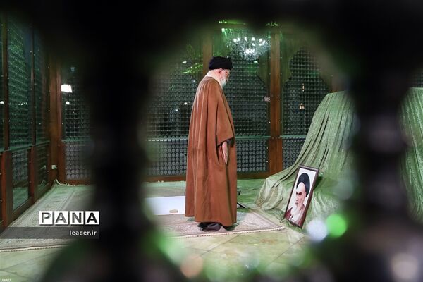 حضور در مرقد مطهر امام راحل و گلزار شهدای بهشت زهرا