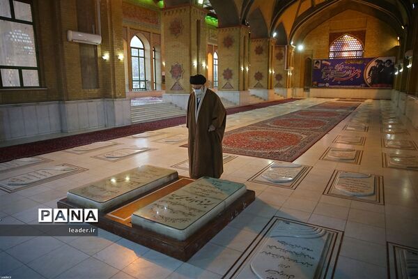 حضور در مرقد مطهر امام راحل و گلزار شهدای بهشت زهرا