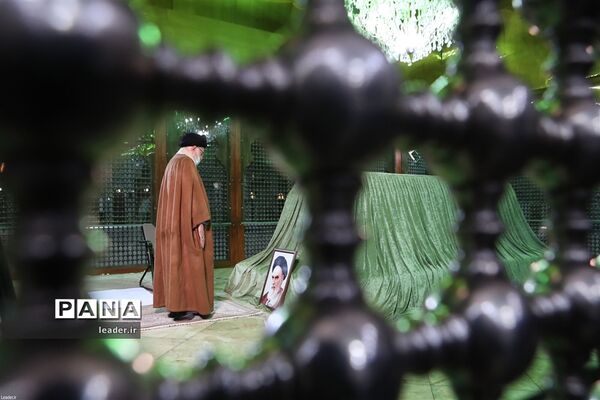 حضور در مرقد مطهر امام راحل و گلزار شهدای بهشت زهرا