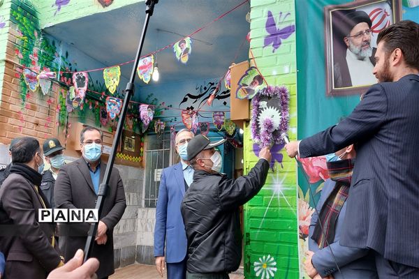 نواختن گلبانگ انقلاب اسلامی در شهرستان قرچک