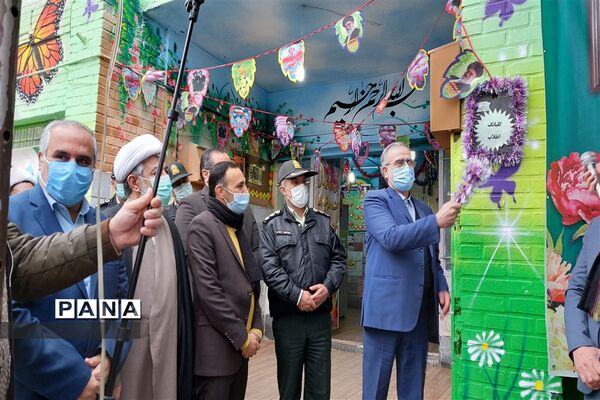 نواختن گلبانگ انقلاب اسلامی در شهرستان قرچک