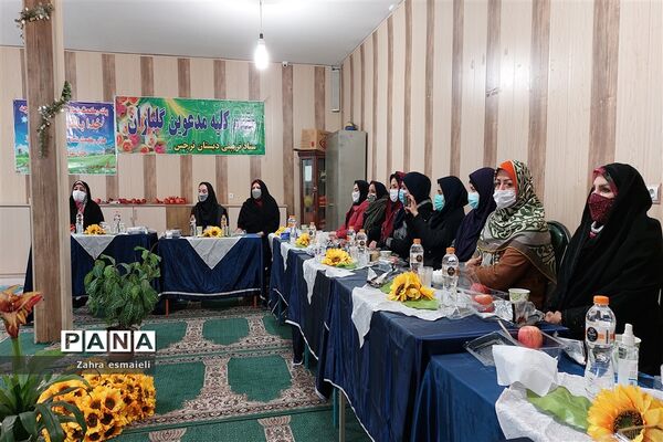 نواختن گلبانگ انقلاب اسلامی در شهرستان قرچک