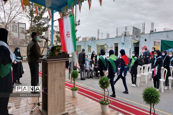 نواختن گلبانگ انقلاب اسلامی در شهرستان قرچک
