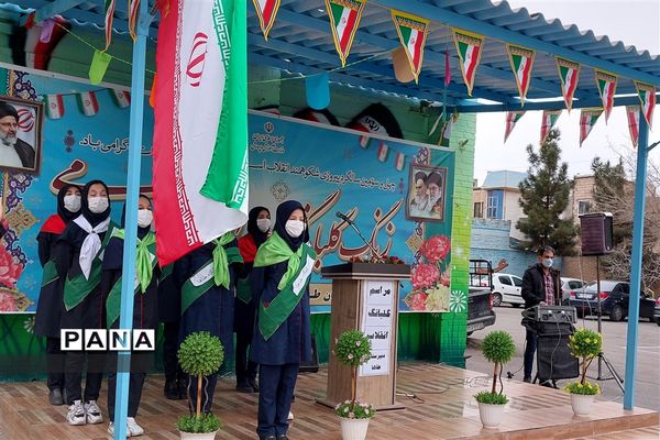 نواختن گلبانگ انقلاب اسلامی در شهرستان قرچک