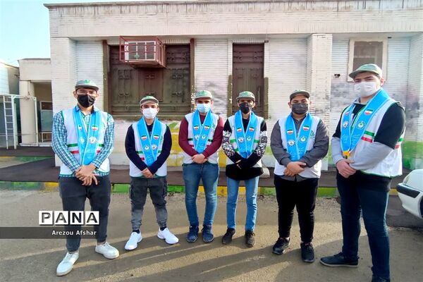 نواختن زنگ انقلاب اسلامی در مدرسه فرهیختگان شهر بندرامام خمینی(ره)
