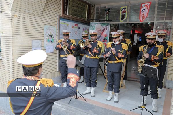 نواختن زنگ انقلاب در مشهد