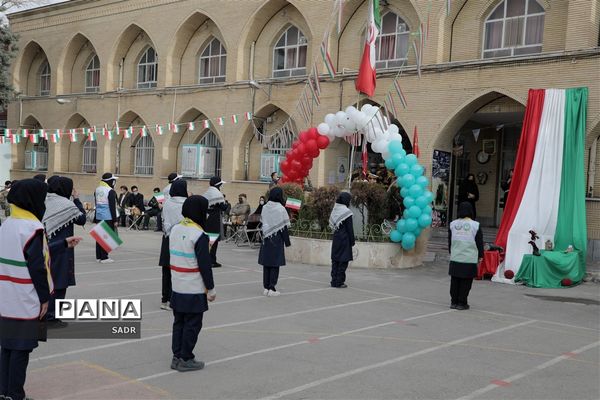 نواختن زنگ انقلاب در مشهد