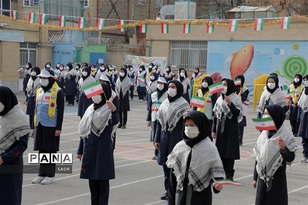 نواختن زنگ انقلاب در مشهد