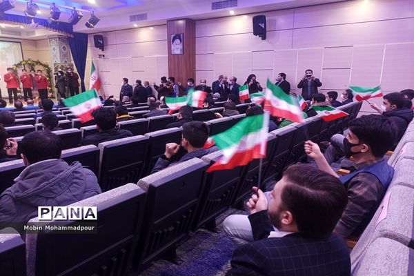 آغاز جشن‌های پیروزی انقلاب با نواخته شدن زنگ انقلاب در آذربایجان شرقی