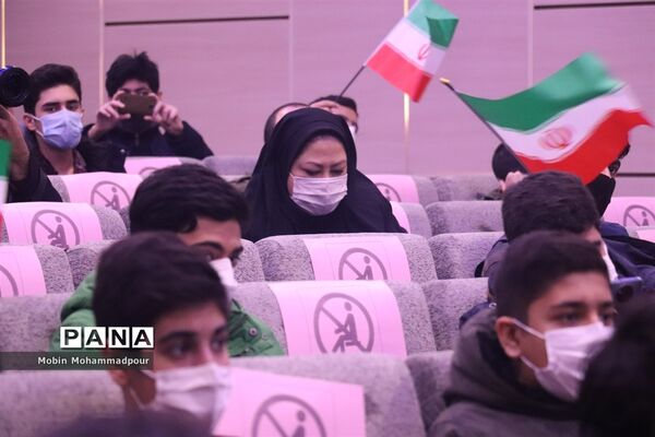 آغاز جشن‌های پیروزی انقلاب با نواخته شدن زنگ انقلاب در آذربایجان شرقی