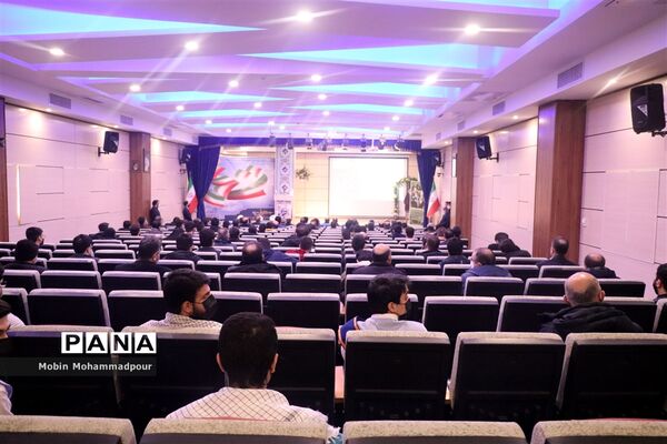آغاز جشن‌های پیروزی انقلاب با نواخته شدن زنگ انقلاب در آذربایجان شرقی