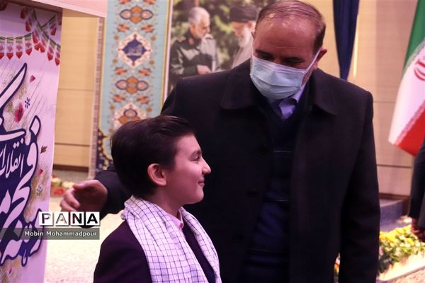 آغاز جشن‌های پیروزی انقلاب با نواخته شدن زنگ انقلاب در آذربایجان شرقی