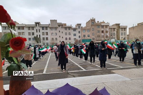 آیین نمادین زنگ انقلاب درمدرسه تربیت آموزش و پرورش منطقه 4
