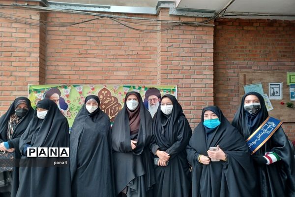 آیین نمادین زنگ انقلاب درمدرسه تربیت آموزش و پرورش منطقه 4