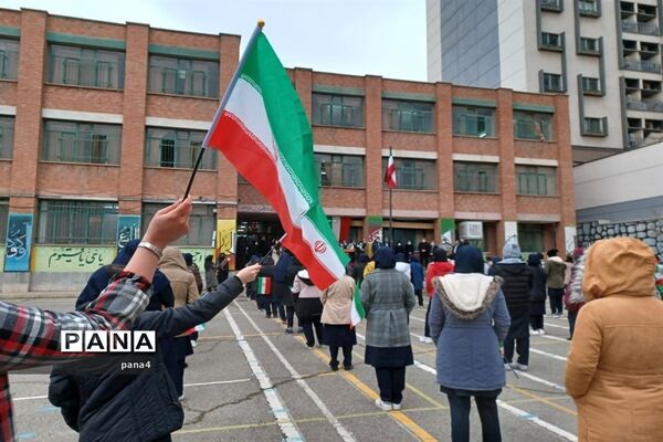 آیین نمادین زنگ انقلاب درمدرسه تربیت آموزش و پرورش منطقه 4