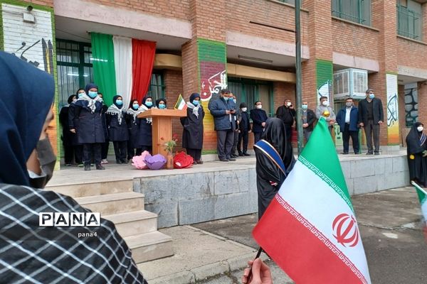 آیین نمادین زنگ انقلاب درمدرسه تربیت آموزش و پرورش منطقه 4