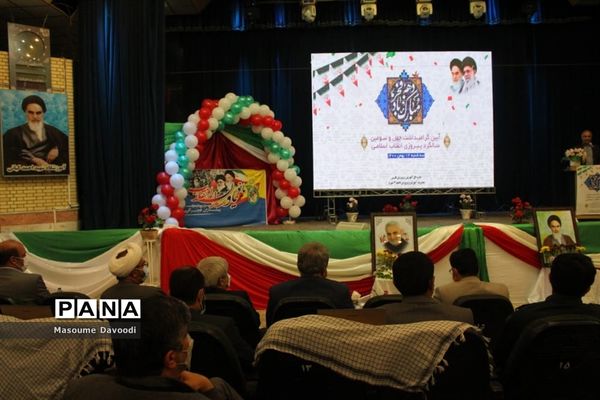 طنین زنگ انقلاب همزمان با سراسر کشور در مدارس فارس