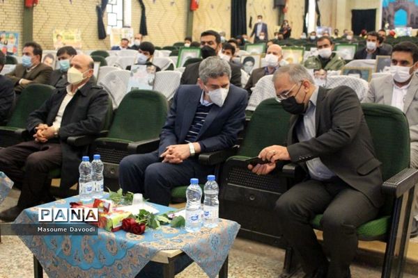 طنین زنگ انقلاب همزمان با سراسر کشور در مدارس فارس