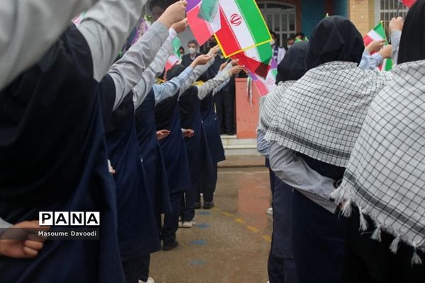 طنین زنگ انقلاب همزمان با سراسر کشور در مدارس فارس