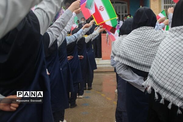 طنین زنگ انقلاب همزمان با سراسر کشور در مدارس فارس