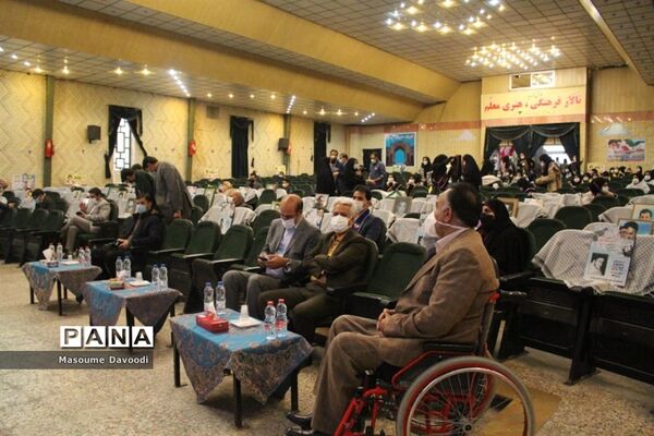 طنین زنگ انقلاب همزمان با سراسر کشور در مدارس فارس