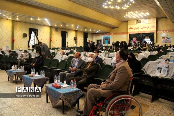 طنین زنگ انقلاب همزمان با سراسر کشور در مدارس فارس