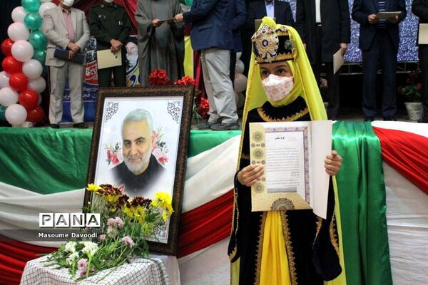 طنین زنگ انقلاب همزمان با سراسر کشور در مدارس فارس