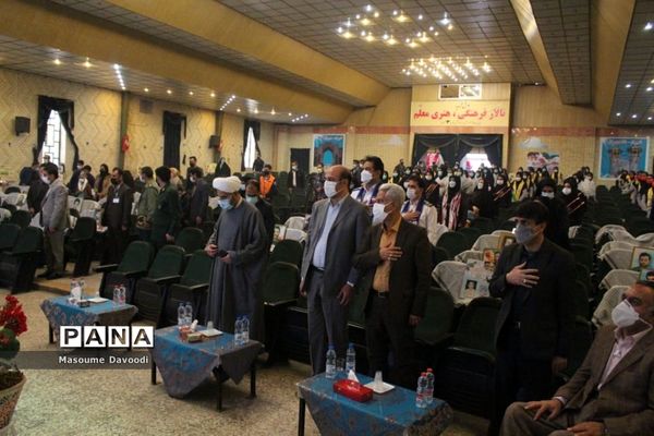 طنین زنگ انقلاب همزمان با سراسر کشور در مدارس فارس