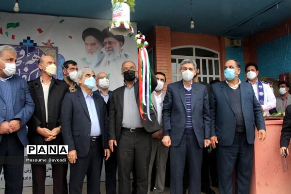 طنین زنگ انقلاب همزمان با سراسر کشور در مدارس فارس