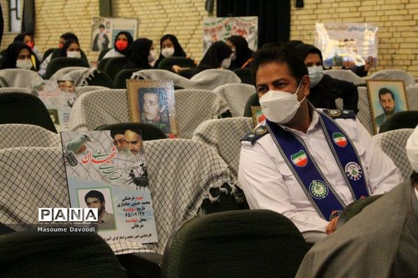 طنین زنگ انقلاب همزمان با سراسر کشور در مدارس فارس