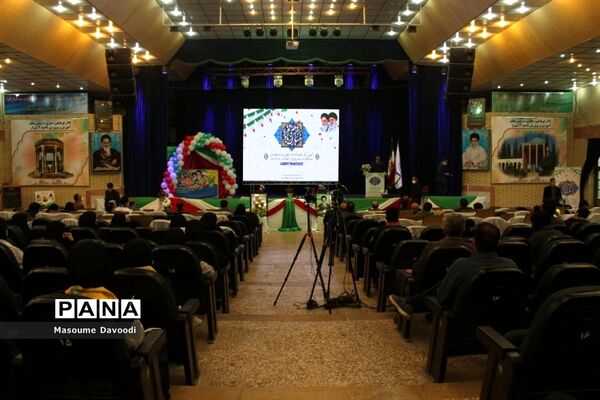 طنین زنگ انقلاب همزمان با سراسر کشور در مدارس فارس
