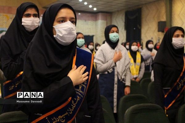 طنین زنگ انقلاب همزمان با سراسر کشور در مدارس فارس