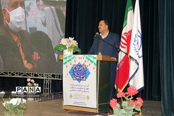 طنین زنگ انقلاب همزمان با سراسر کشور در مدارس فارس