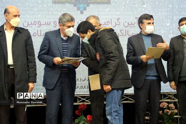 طنین زنگ انقلاب همزمان با سراسر کشور در مدارس فارس
