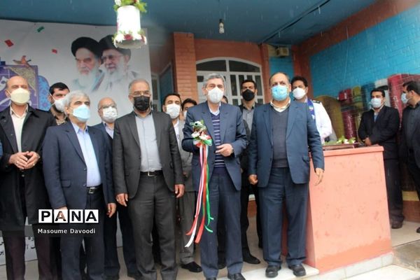 طنین زنگ انقلاب همزمان با سراسر کشور در مدارس فارس