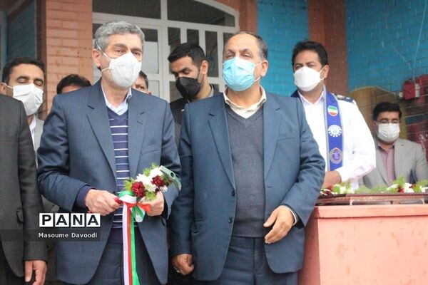 طنین زنگ انقلاب همزمان با سراسر کشور در مدارس فارس