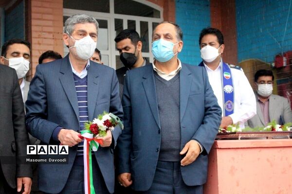 طنین زنگ انقلاب همزمان با سراسر کشور در مدارس فارس