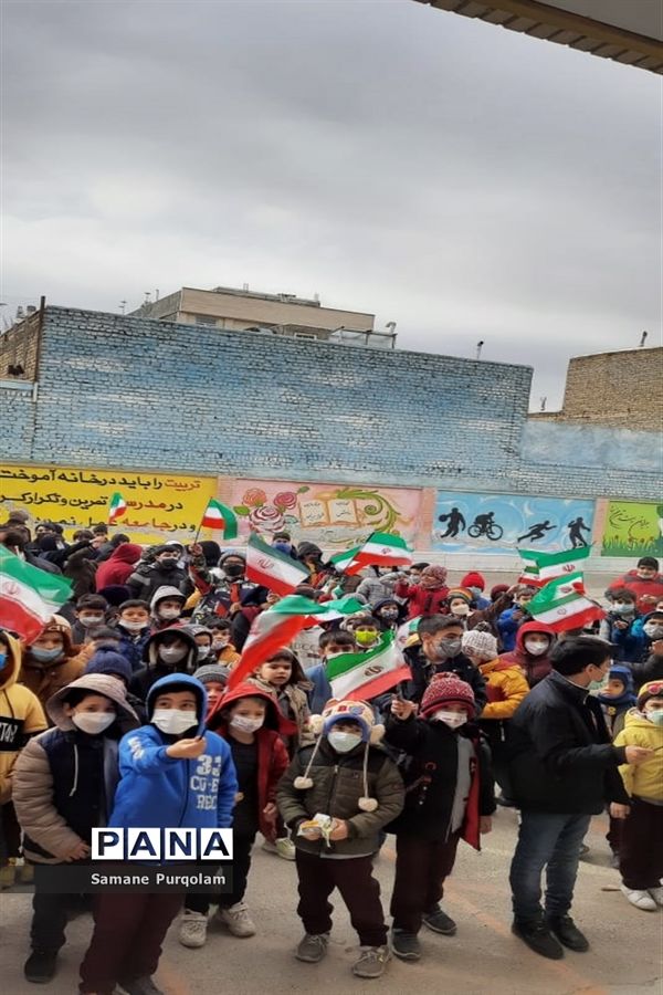 نواختن زنگ انقلاب در مجتمع سما شیروان