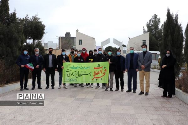 نواختن زنگ انقلاب در مجتمع سما شیروان