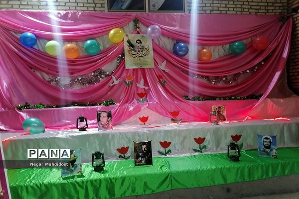 آیین نواختن زنگ انقلاب در منطقه۱۸